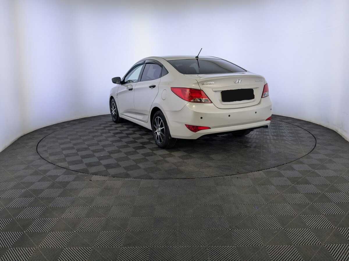 Hyundai Solaris с пробегом — 2015 год. Фото: #6