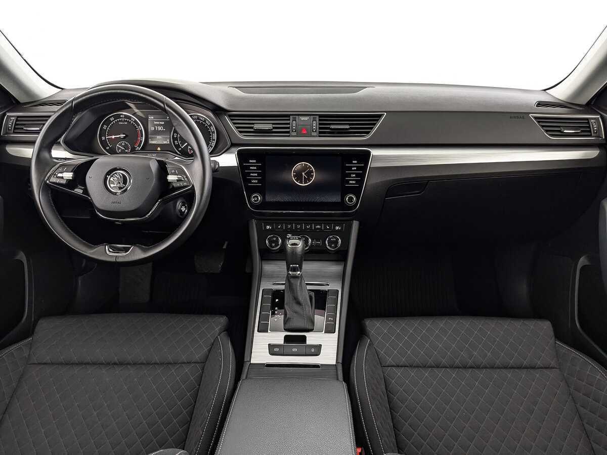 Skoda Superb с пробегом — 2021 год. Фото: #9