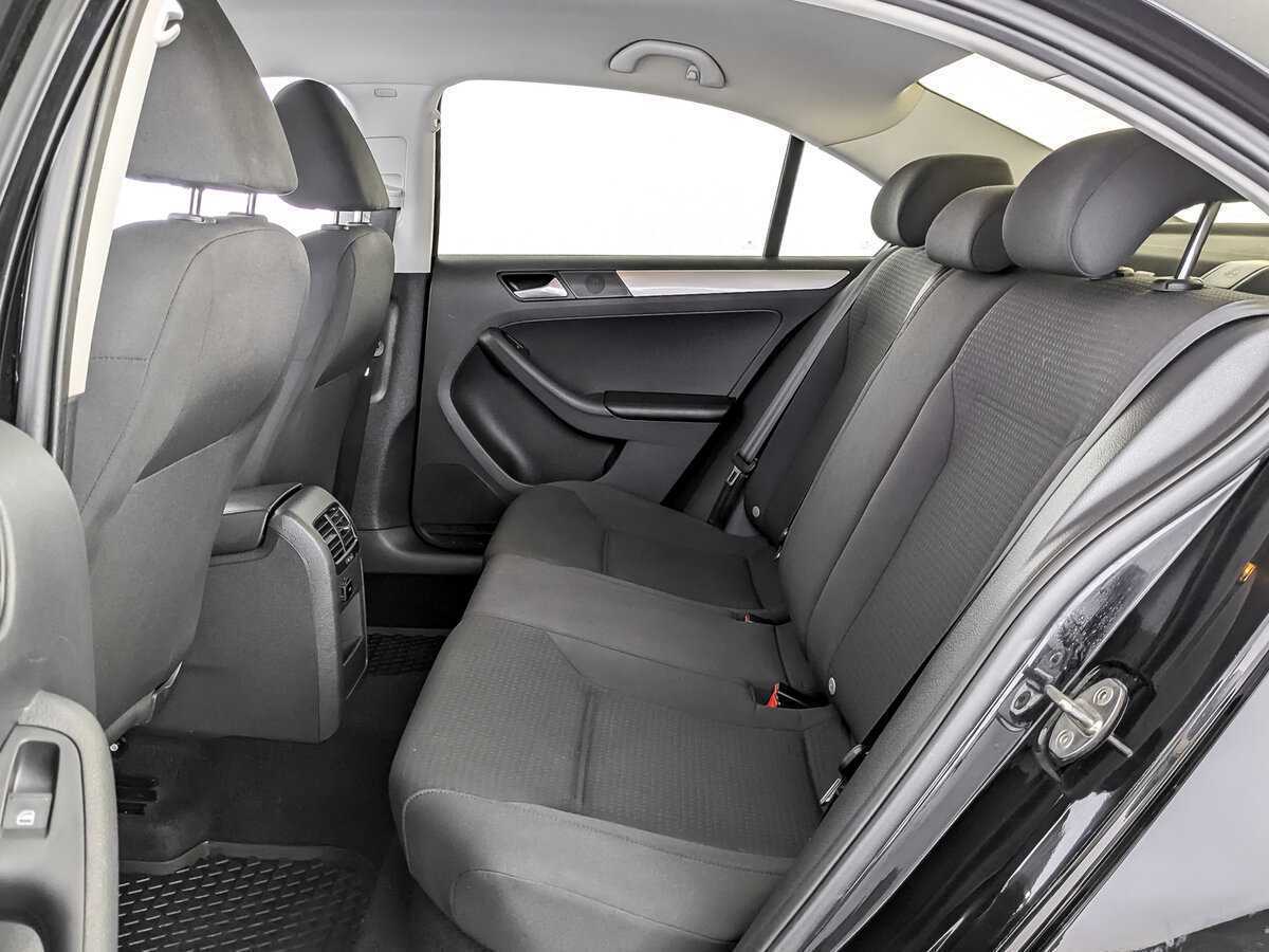 Volkswagen Jetta с пробегом — 2015 год. Фото: #9