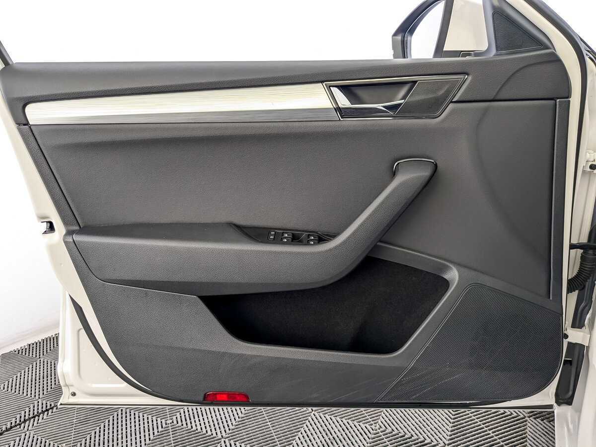 Skoda Superb с пробегом — 2021 год. Фото: #14