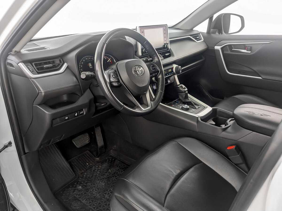 Toyota RAV4 с пробегом — 2020 год. Фото: #13