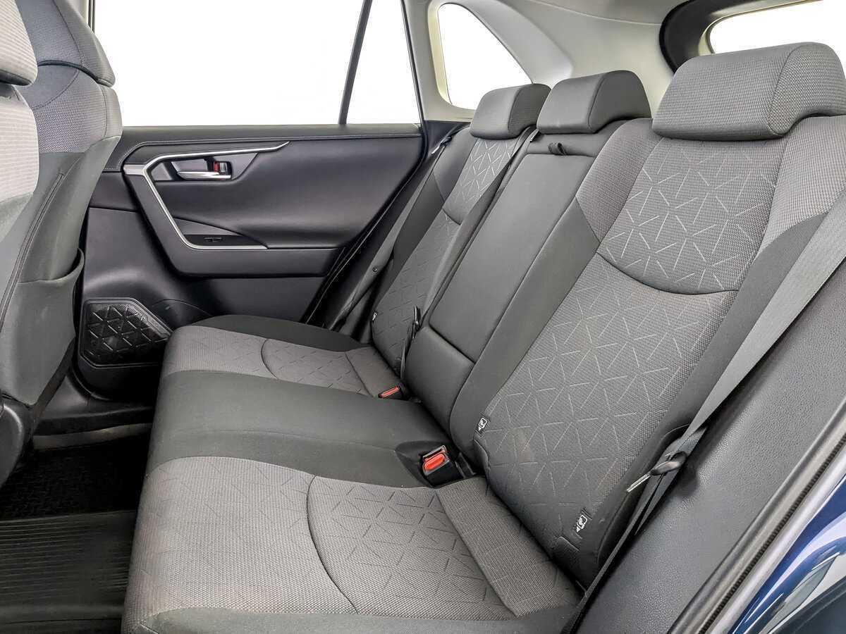 Toyota RAV4 с пробегом — 2020 год. Фото: #22