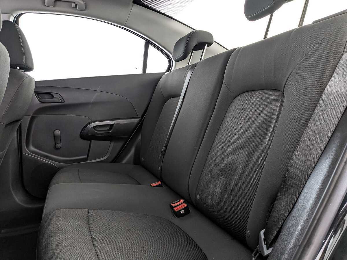 Chevrolet Aveo с пробегом — 2014 год. Фото: #9