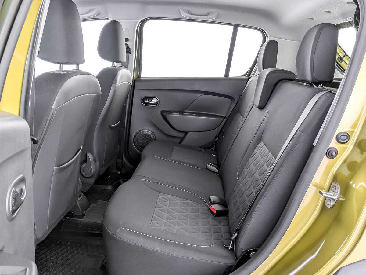 Renault Sandero с пробегом — 2016 год. Фото: #9