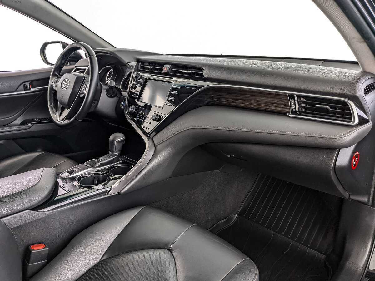 Toyota Camry с пробегом — 2019 год. Фото: #8