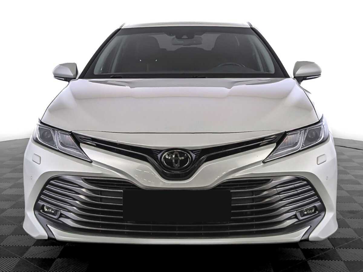 Toyota Camry с пробегом — 2021 год. Фото: #1