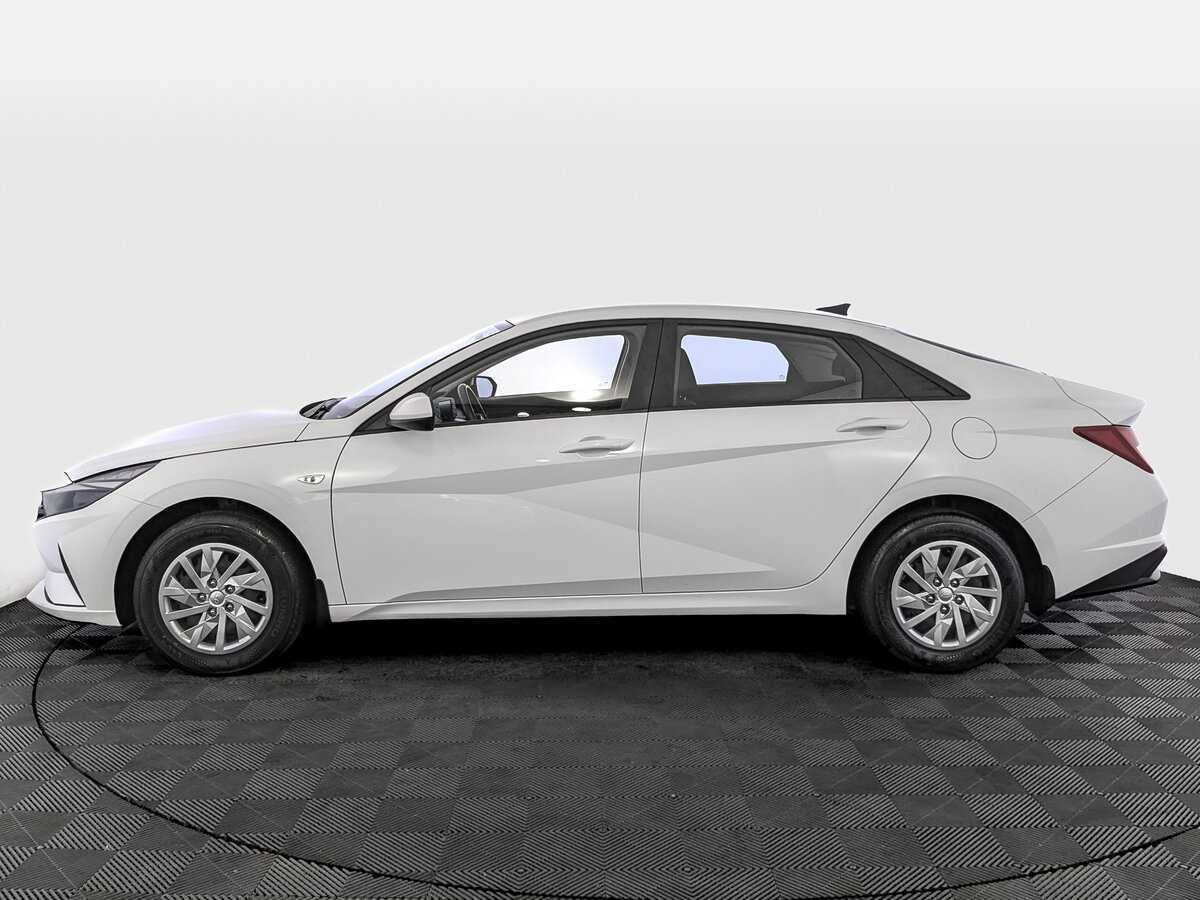 Hyundai Elantra с пробегом — 2022 год. Фото: #7