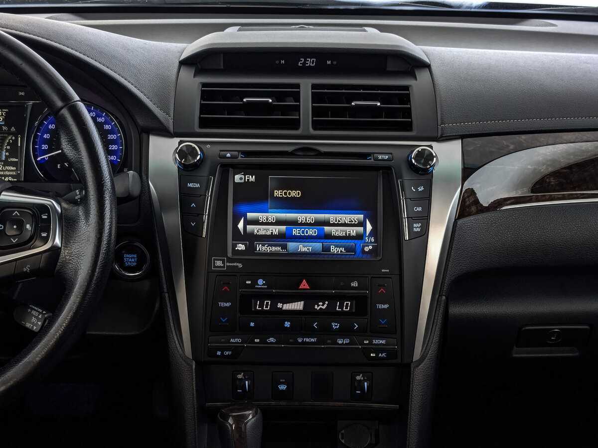 Toyota Camry с пробегом — 2016 год. Фото: #12