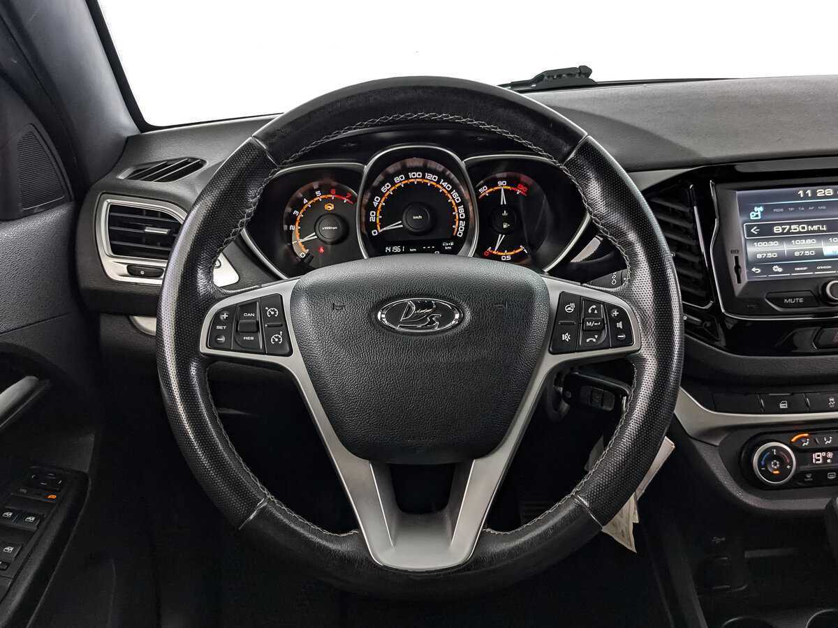 Lada (ВАЗ) Vesta с пробегом — 2019 год. Фото: #16