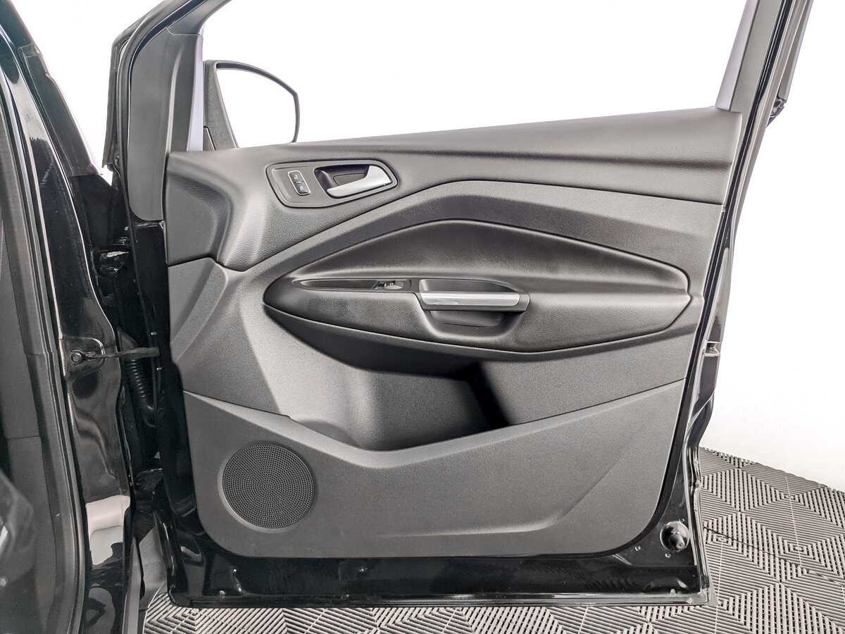 Ford Kuga с пробегом — 2016 год. Фото: #19