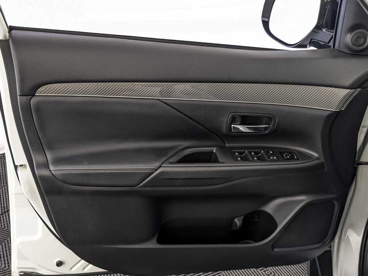 Mitsubishi Outlander с пробегом — 2021 год. Фото: #14