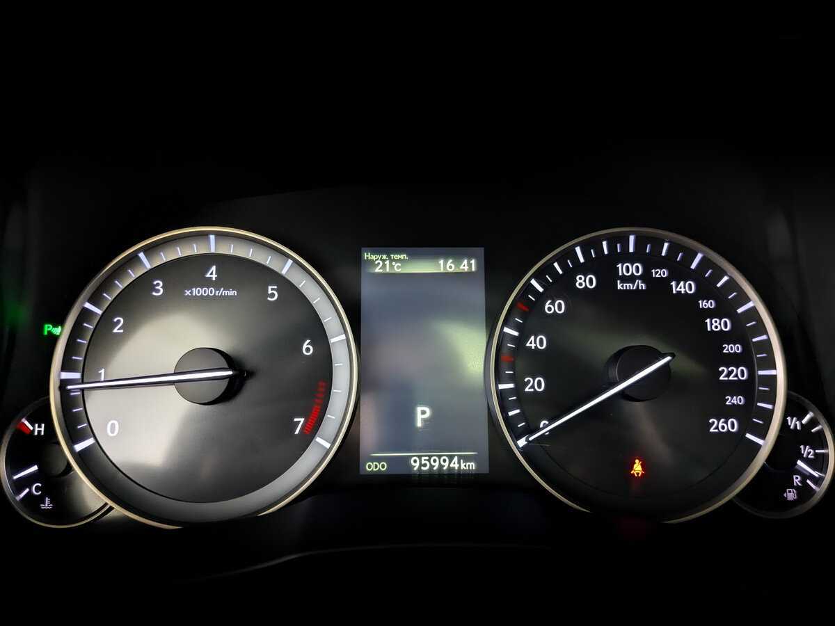 Lexus ES с пробегом — 2017 год. Фото: #10