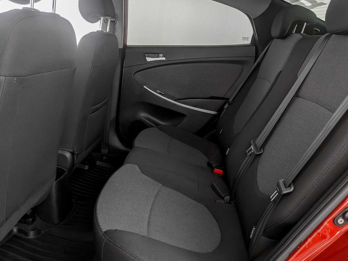 Hyundai Solaris с пробегом — 2012 год. Фото: #9