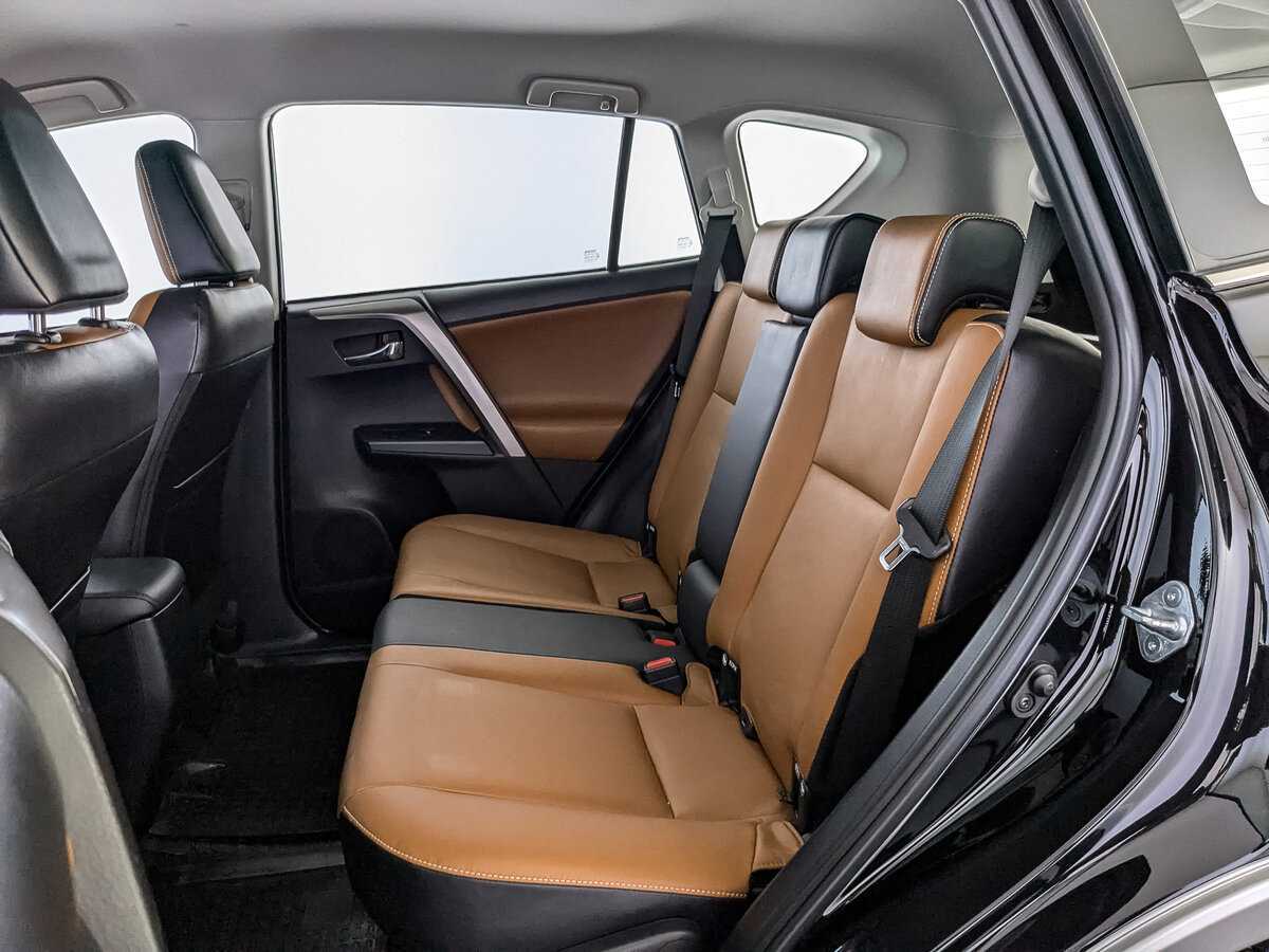 Toyota RAV4 с пробегом — 2017 год. Фото: #13