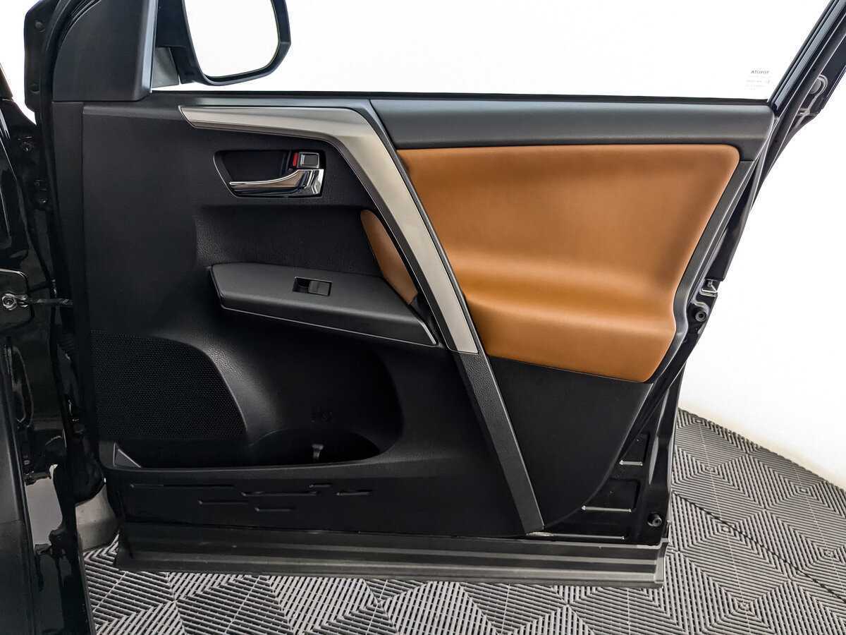 Toyota RAV4 с пробегом — 2017 год. Фото: #20