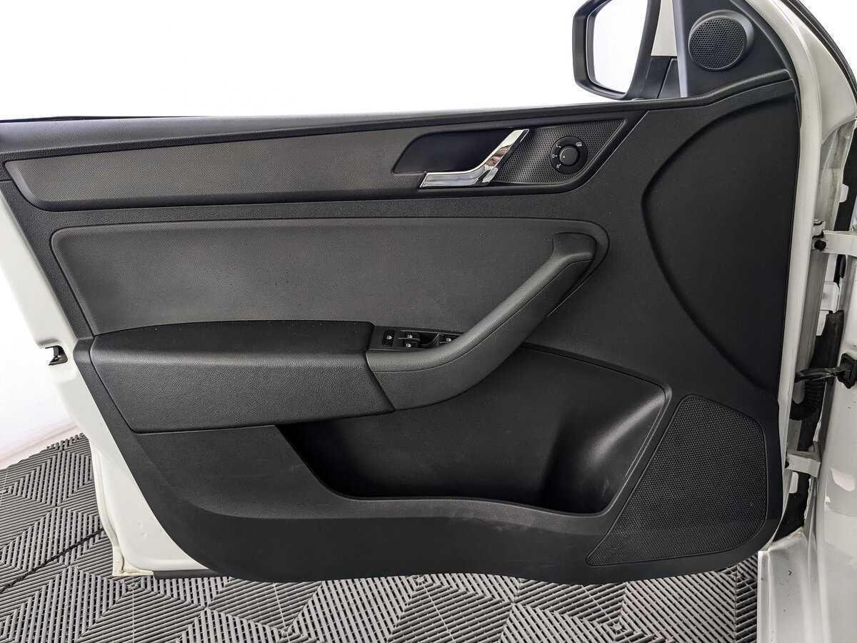 Skoda Rapid с пробегом — 2015 год. Фото: #14