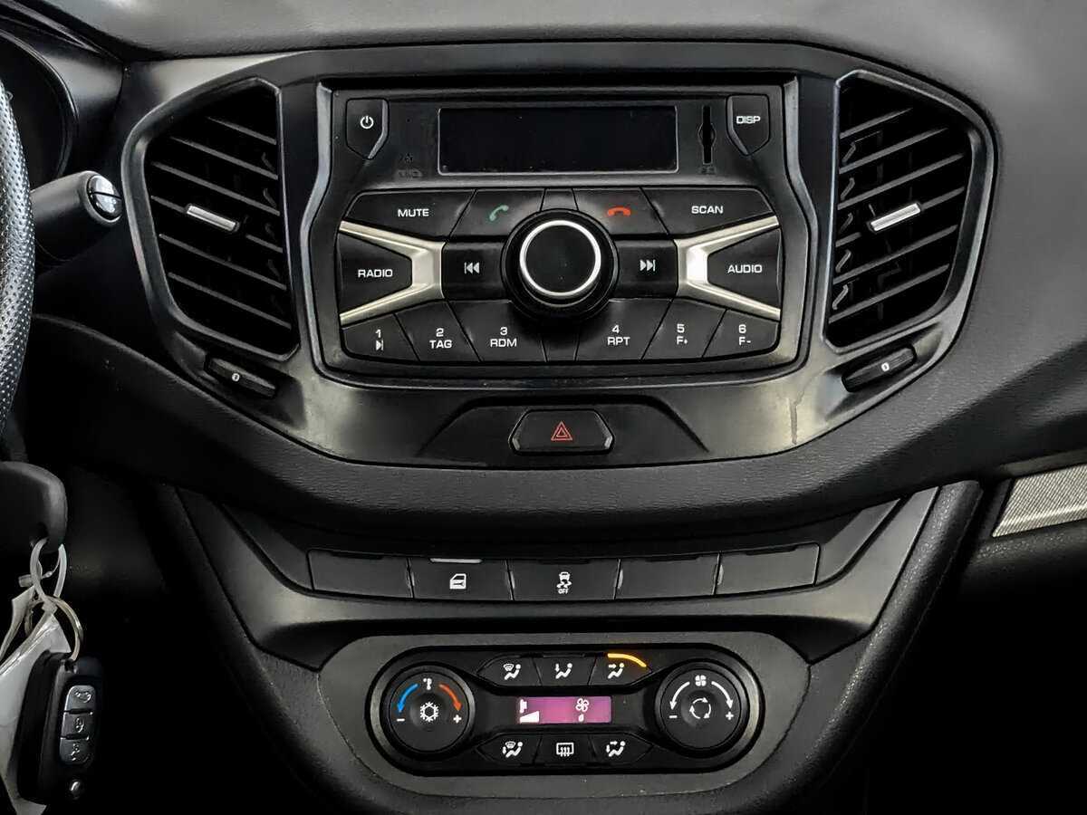 Lada (ВАЗ) Vesta с пробегом — 2016 год. Фото: #12