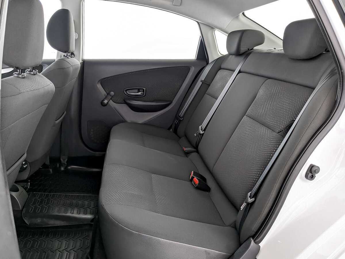 Nissan Almera с пробегом — 2015 год. Фото: #9