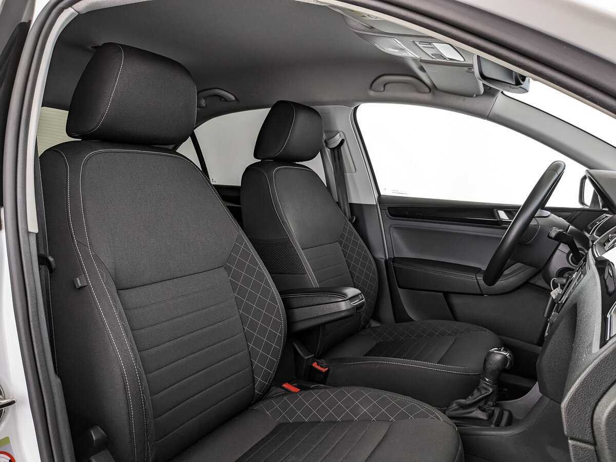 Skoda Rapid с пробегом — 2019 год. Фото: #19