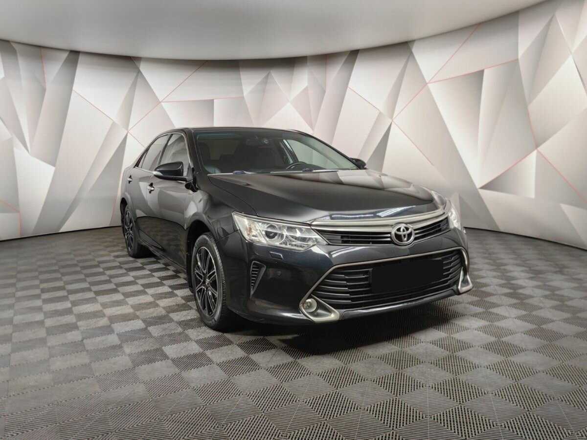 Toyota Camry с пробегом — 2015 год. Фото: #2