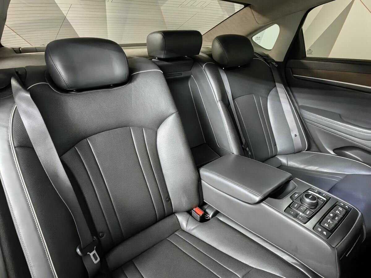 Hyundai Genesis с пробегом — 2014 год. Фото: #12