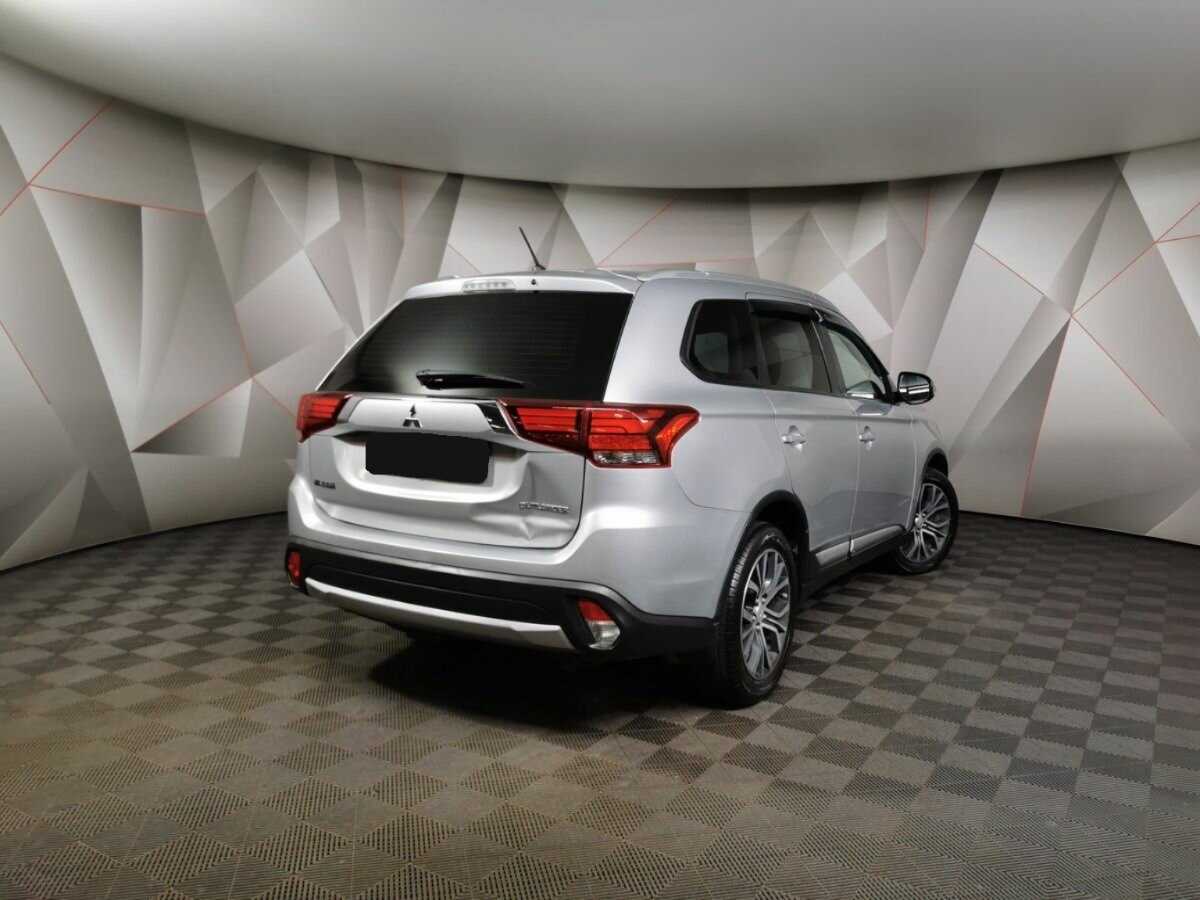 Mitsubishi Outlander с пробегом — 2016 год. Фото: #1