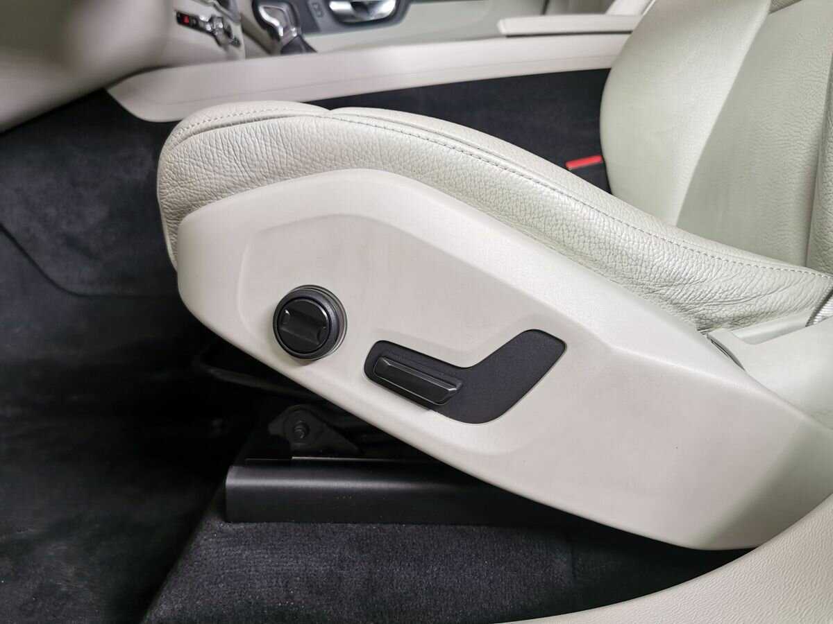Volvo XC60 с пробегом — 2018 год. Фото: #16