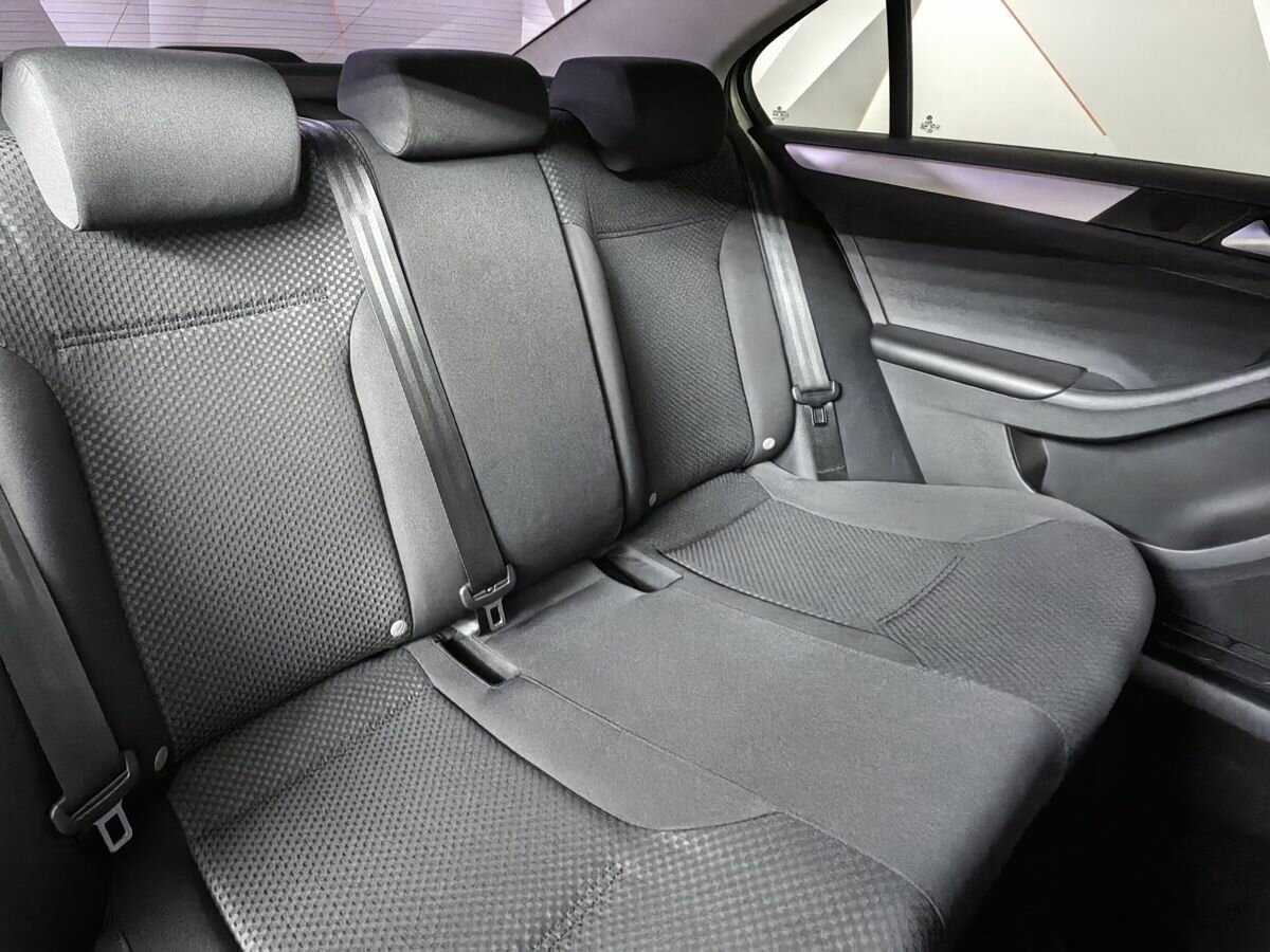 Volkswagen Jetta с пробегом — 2012 год. Фото: #12