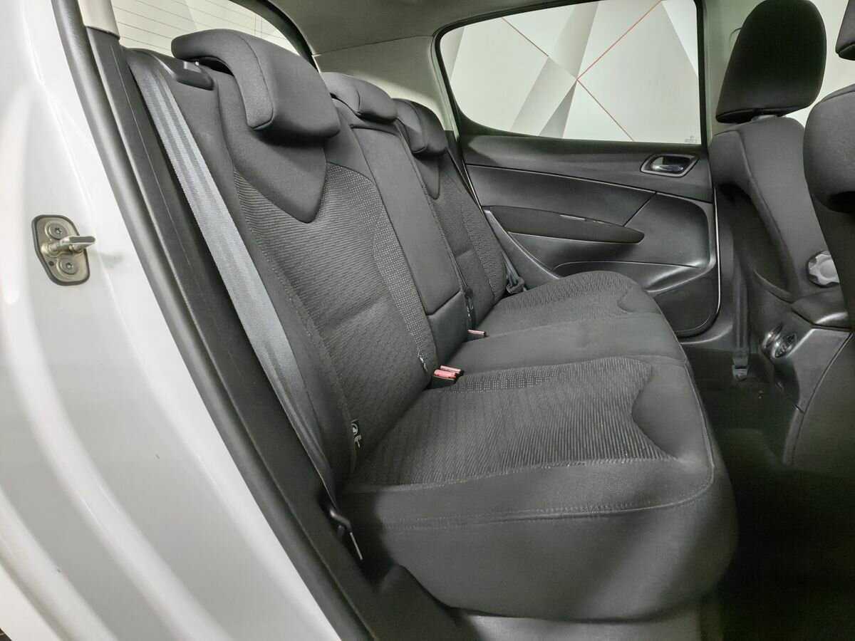 Peugeot 308 с пробегом — 2012 год. Фото: #10