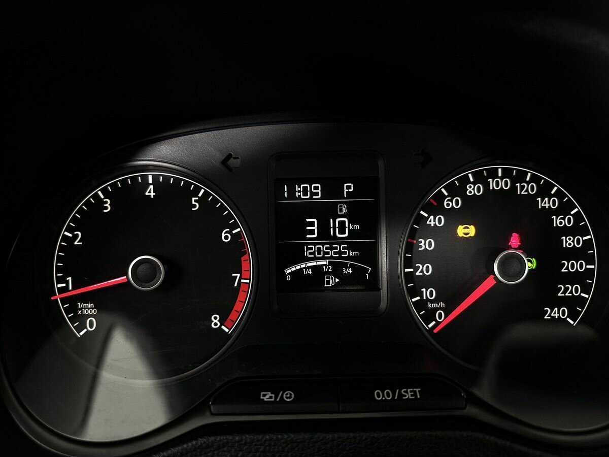 Volkswagen Polo с пробегом — 2016 год. Фото: #10