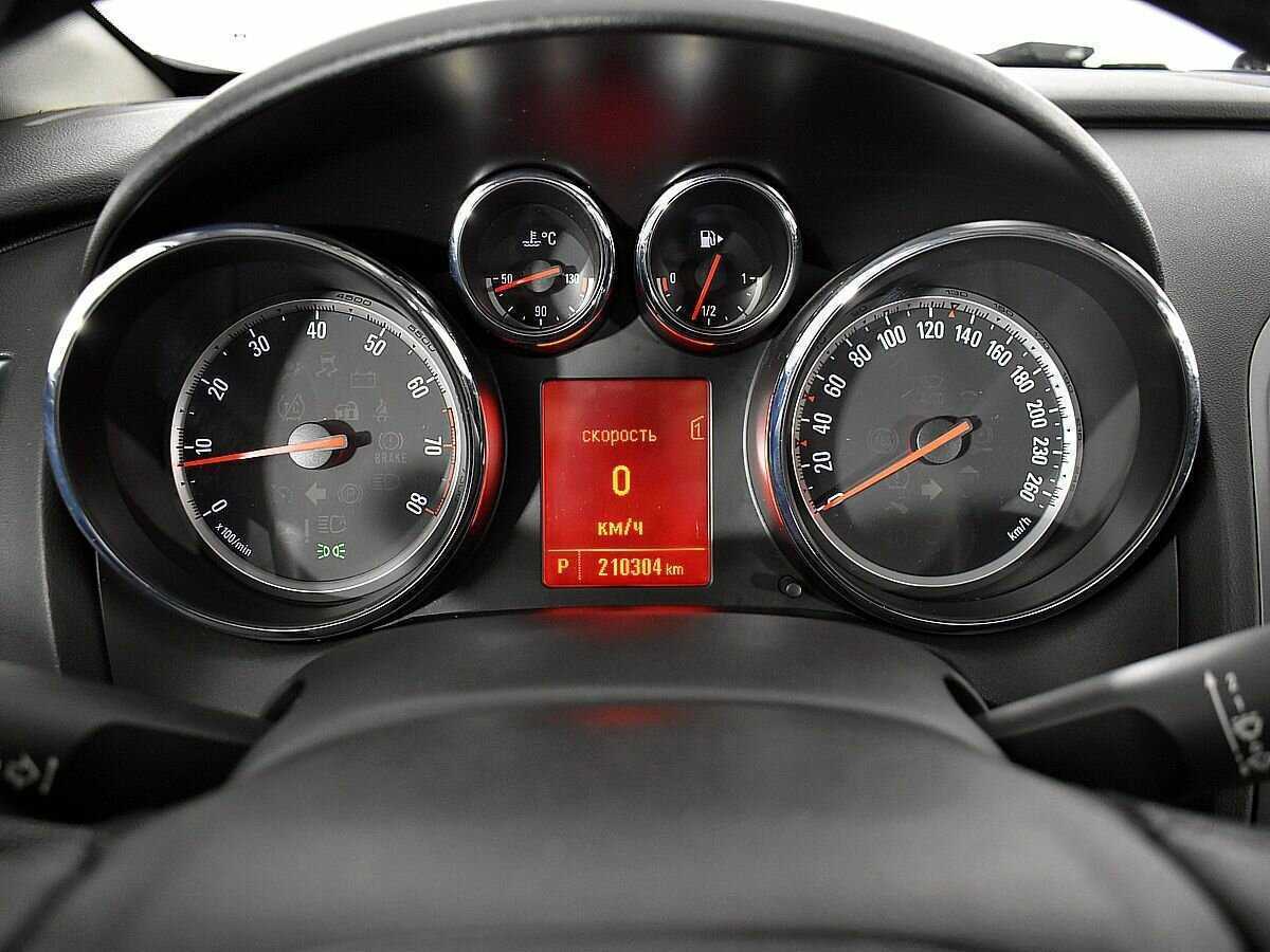 Opel Astra с пробегом — 2012 год. Фото: #11