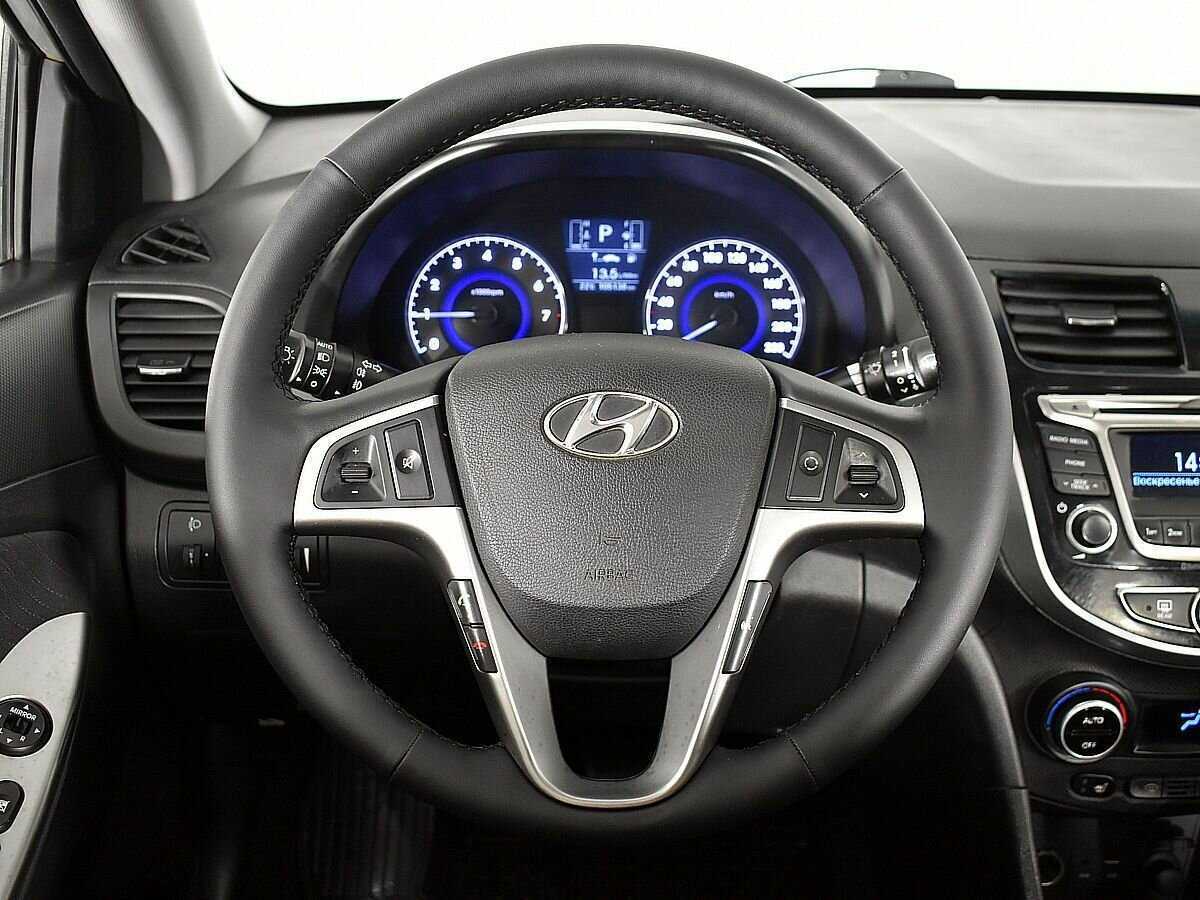 Hyundai Solaris с пробегом — 2015 год. Фото: #10