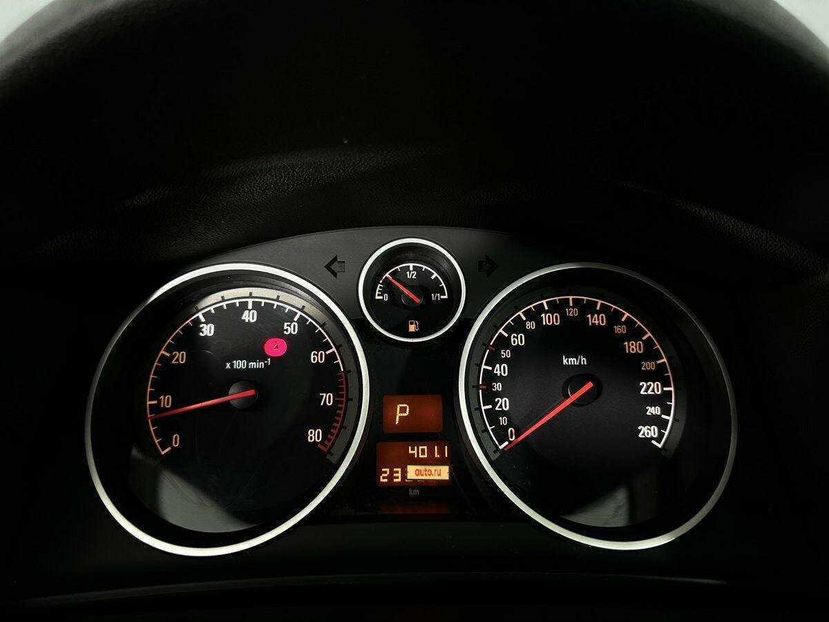 Opel Astra с пробегом — 2014 год. Фото: #8