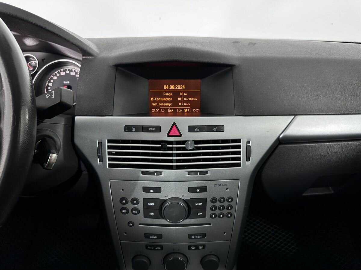 Opel Astra с пробегом — 2014 год. Фото: #9