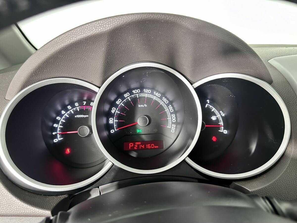 Kia Venga с пробегом — 2013 год. Фото: #10