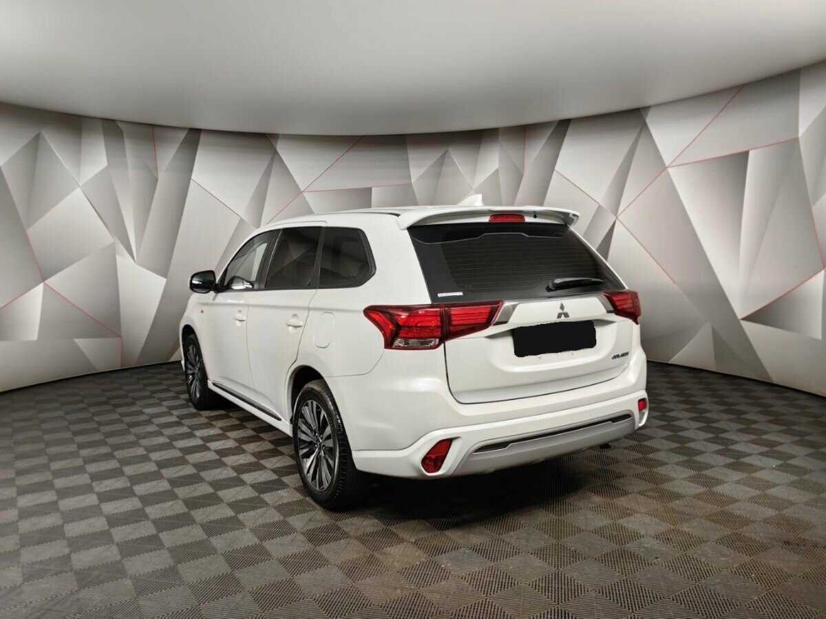 Mitsubishi Outlander с пробегом — 2022 год. Фото: #2