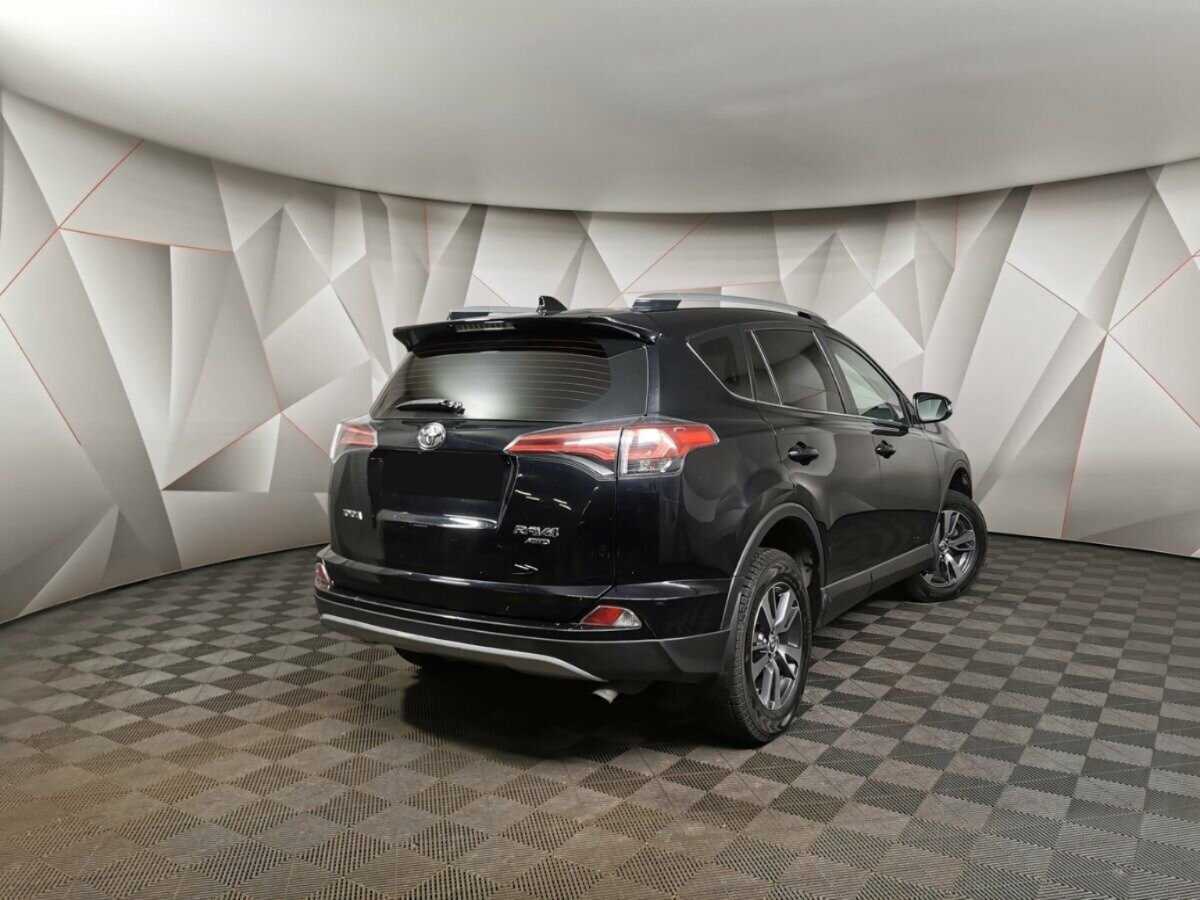 Toyota RAV4 с пробегом — 2018 год. Фото: #1