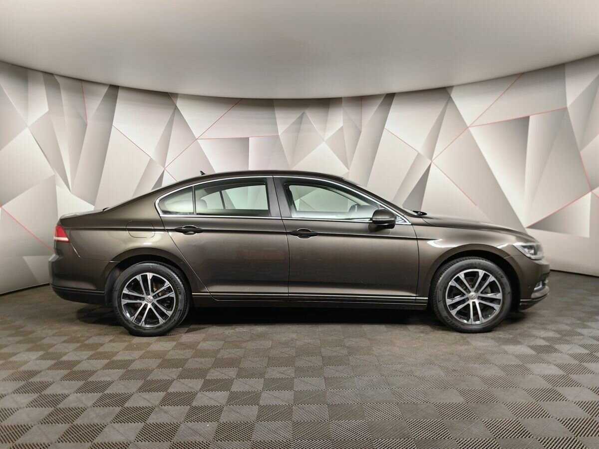 Volkswagen Passat с пробегом — 2017 год. Фото: #5