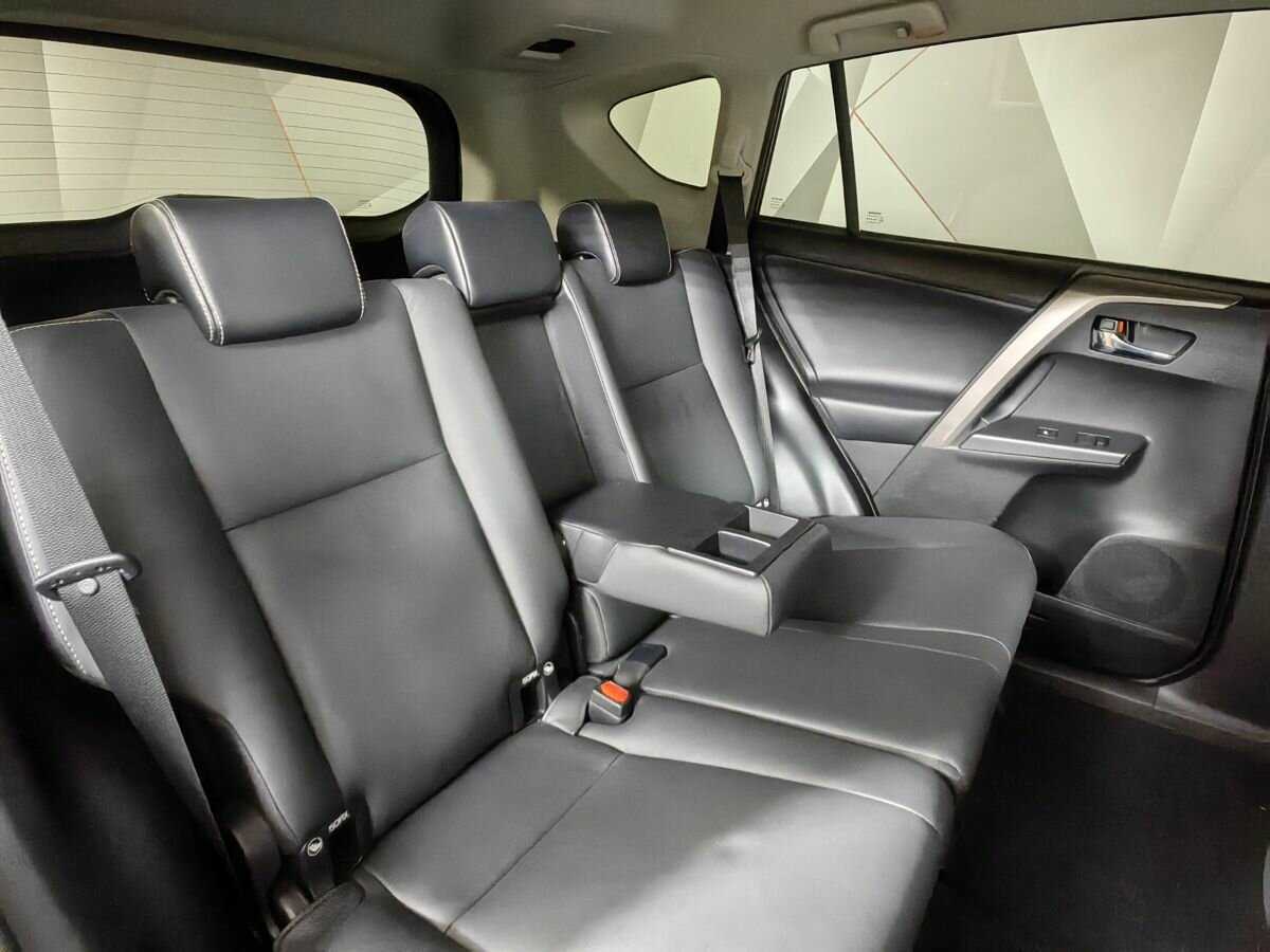 Toyota RAV4 с пробегом — 2018 год. Фото: #12