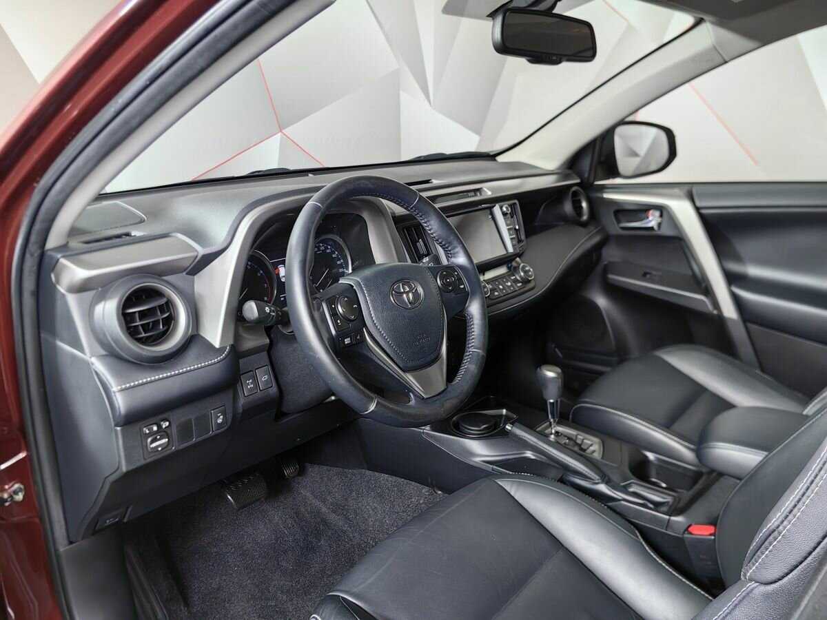 Toyota RAV4 с пробегом — 2018 год. Фото: #13