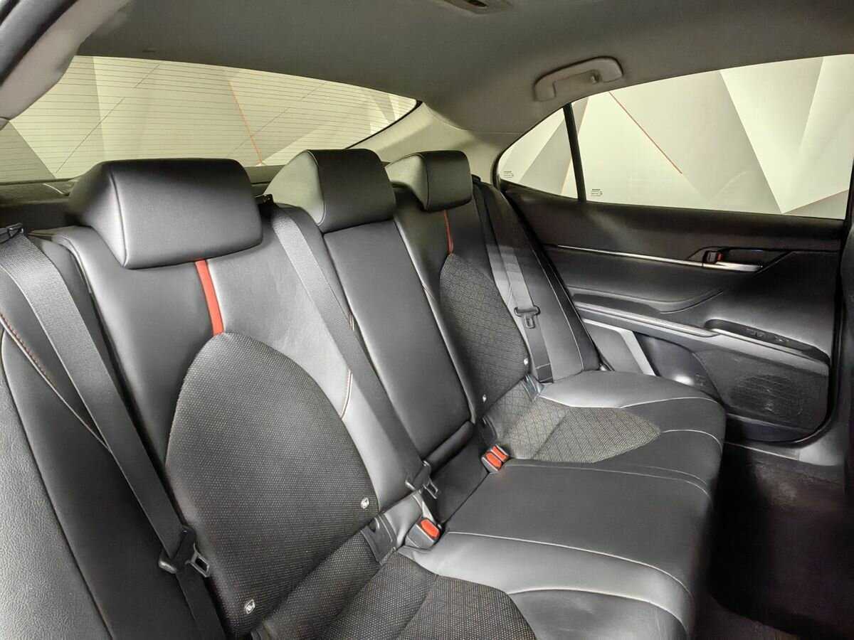 Toyota Camry с пробегом — 2021 год. Фото: #12