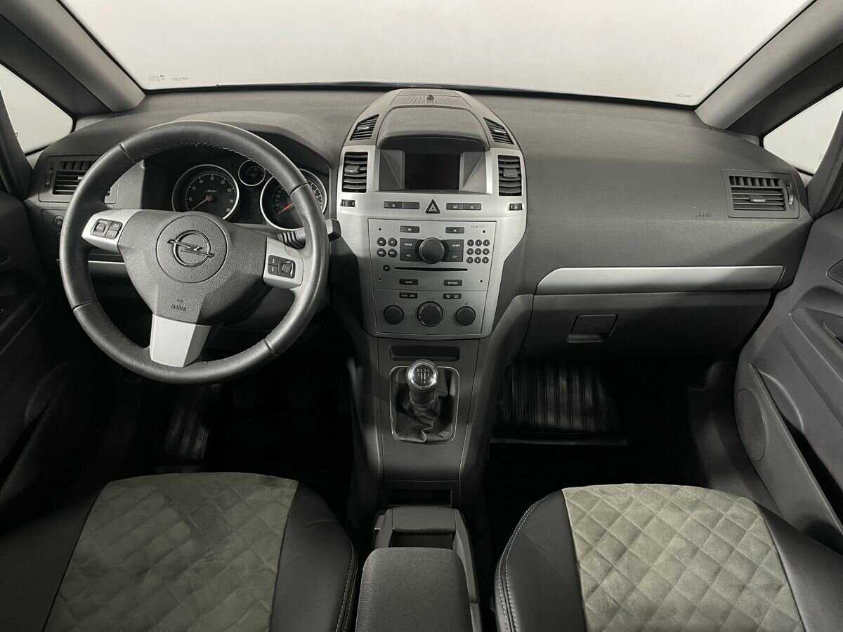 Opel Zafira с пробегом — 2012 год. Фото: #6