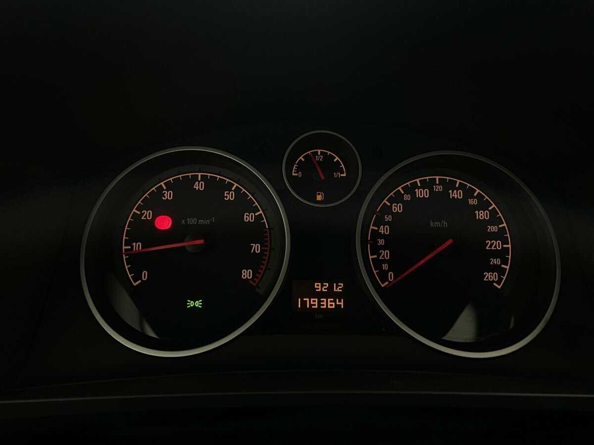 Opel Zafira с пробегом — 2012 год. Фото: #10