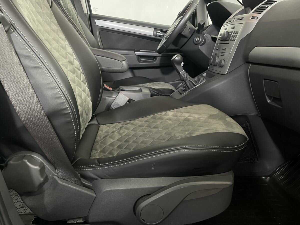 Opel Zafira с пробегом — 2012 год. Фото: #13
