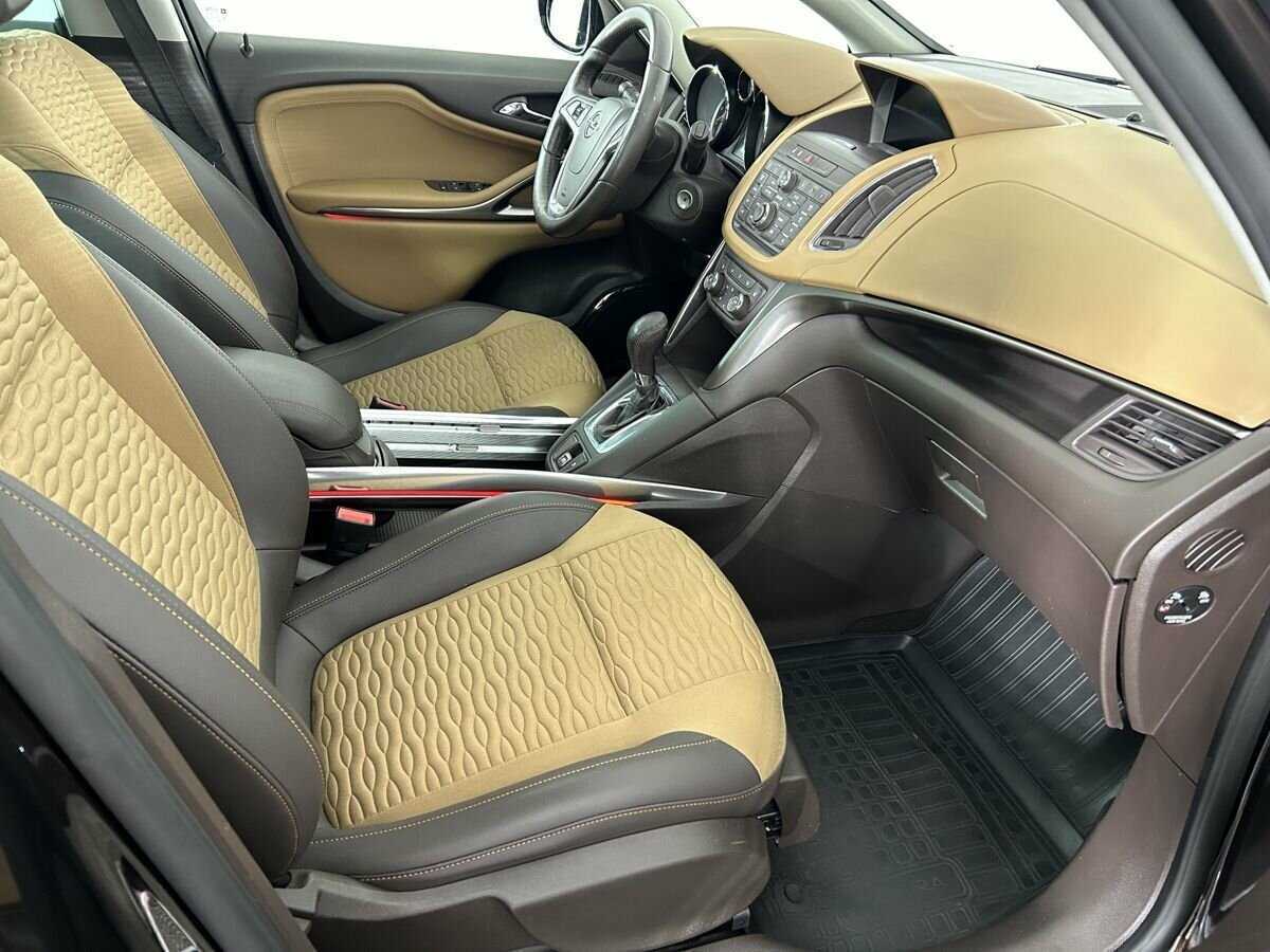 Opel Zafira с пробегом — 2013 год. Фото: #13
