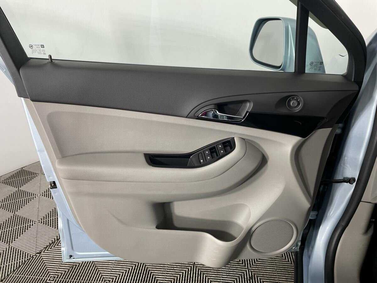 Chevrolet Orlando с пробегом — 2012 год. Фото: #7