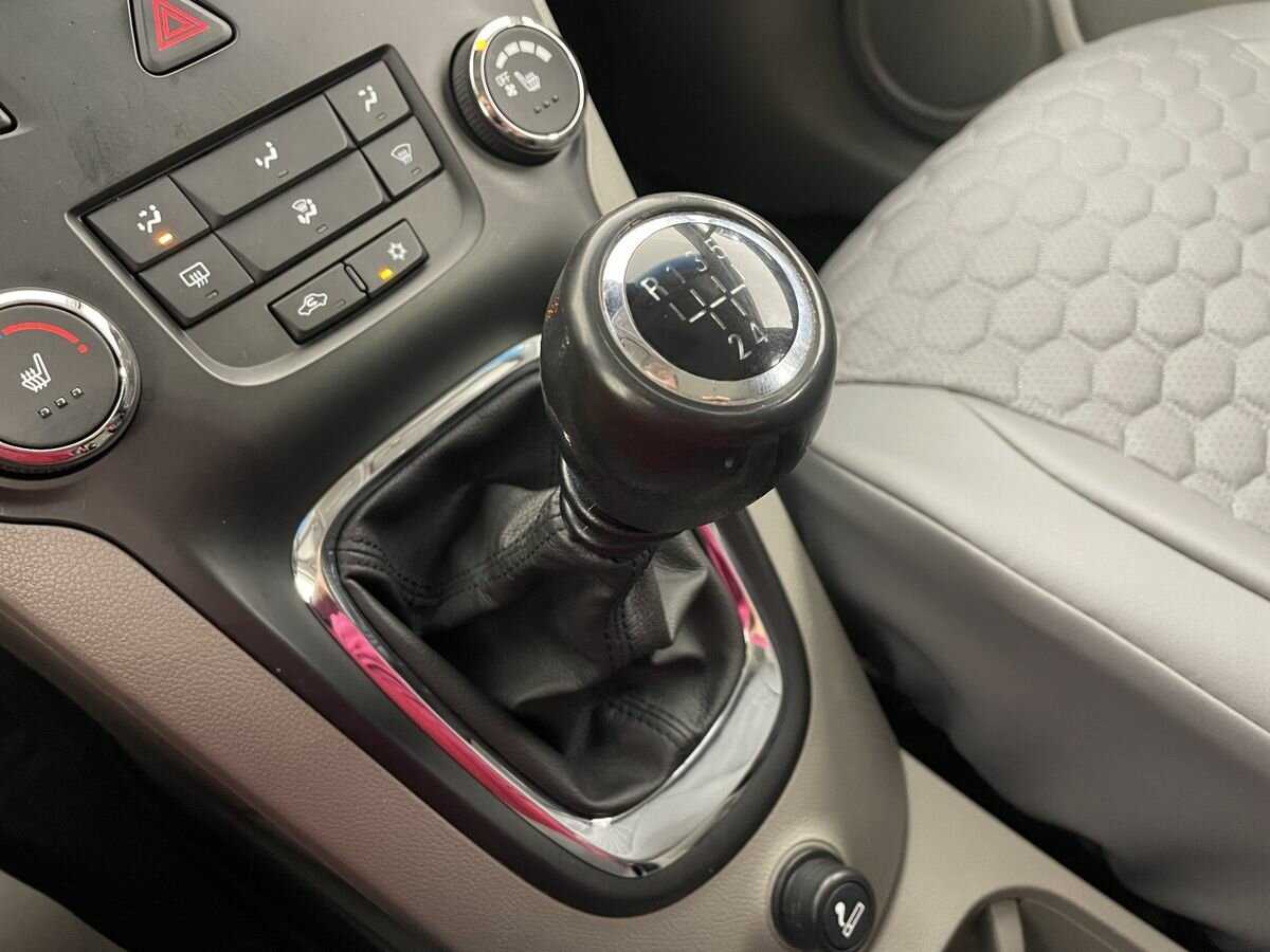 Chevrolet Orlando с пробегом — 2012 год. Фото: #12