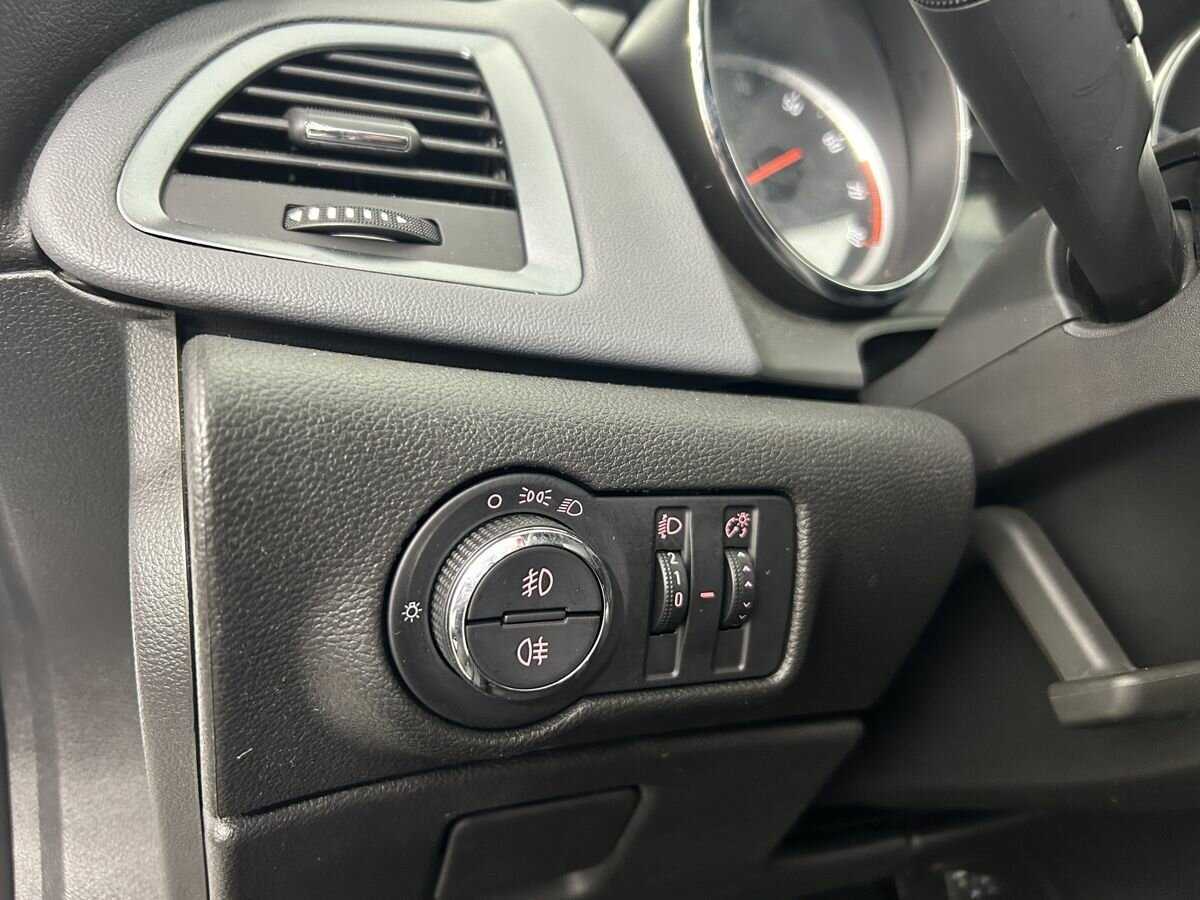 Opel Astra с пробегом — 2014 год. Фото: #8