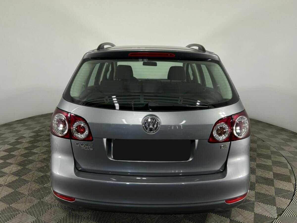 Volkswagen Golf Plus с пробегом — 2012 год. Фото: #2
