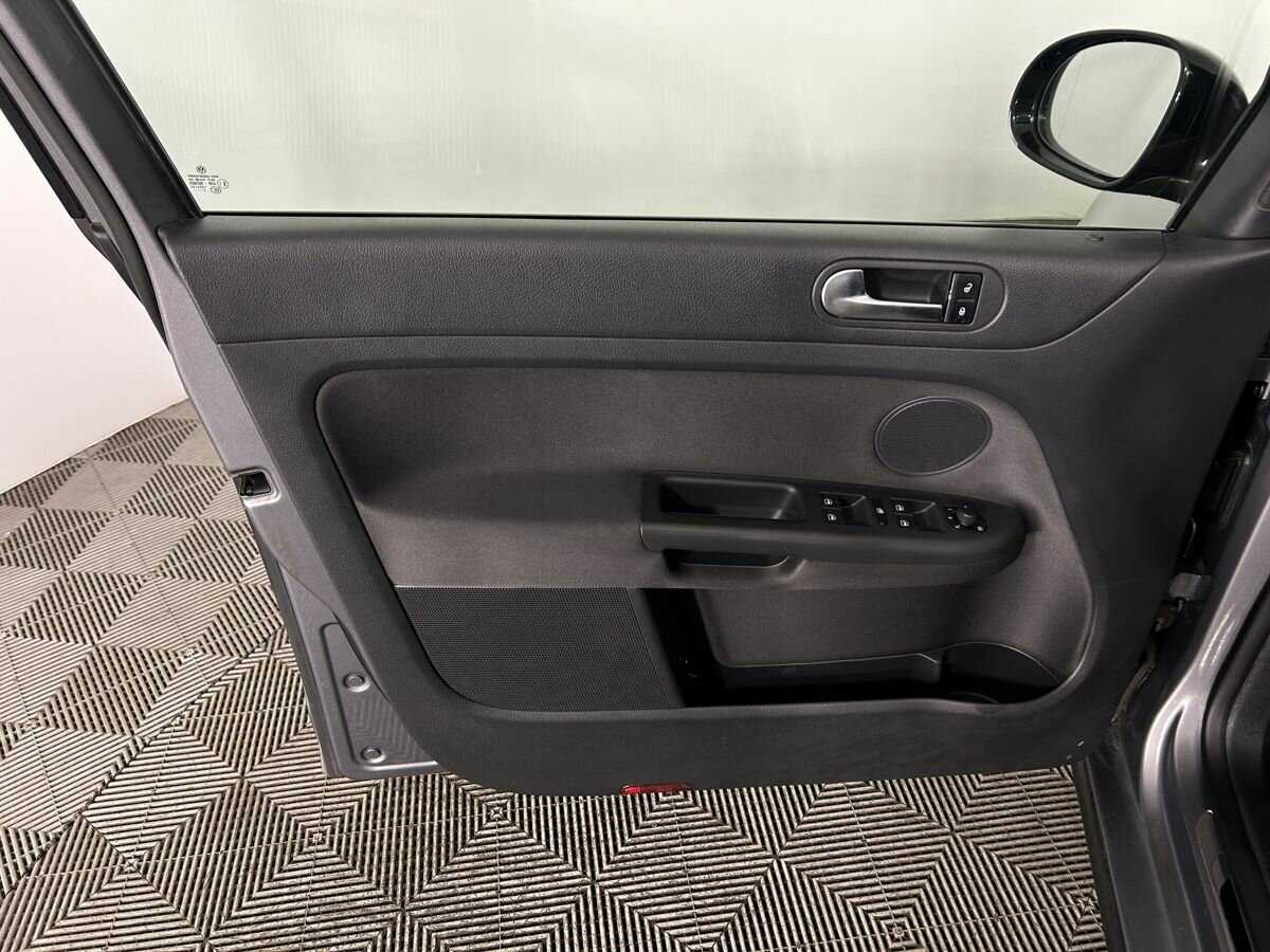 Volkswagen Golf Plus с пробегом — 2012 год. Фото: #6